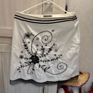 Chic Floral Embroidered Mini Skirt in Black and White